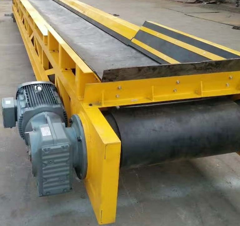皮成都帶式輸送機.jpg